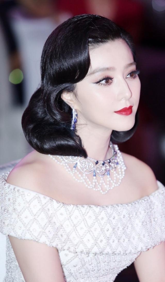 范冰冰,这么白,口红也是会有很适合和完全不适合的,更何况你?