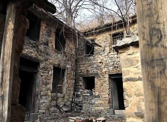 人们生活愈发便捷,这里村民却饱受小孩上学难,饮水粮食,交通三大生活