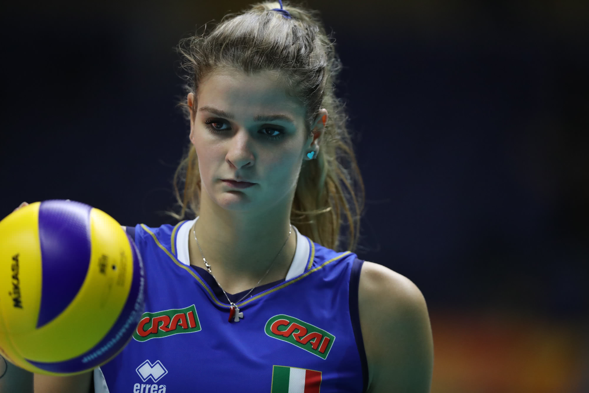 意大利女排美女队长有硬伤,球迷一针见血指出她的缺点,太绝了!