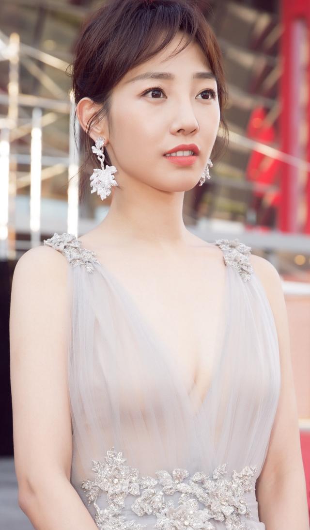 有人说白百合洗白了还说两边大小不一我不懂