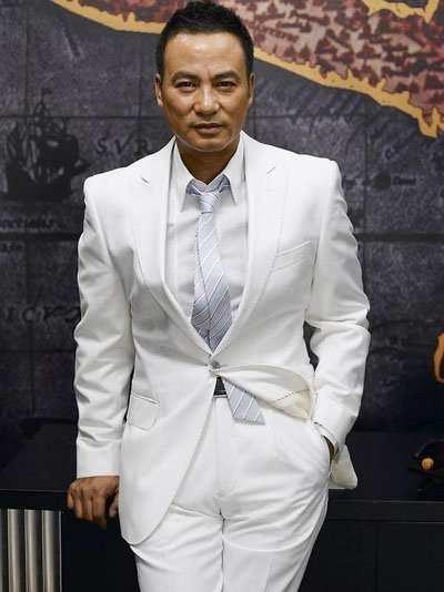 黑道大佬向华强在香港只手遮天,唯独这个人连他都不敢碰!