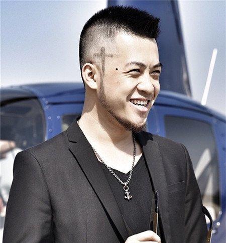 一首歌吃一年的红人,广东雨神很励志,而他已经销声匿迹