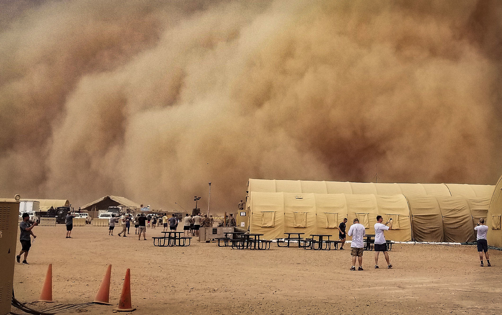 当地时间6月24日|沙尘暴|尼日尔|空军基地_新浪新闻