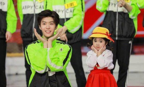 朱正廷爆料乐华七子微信群,与9%男团相比,这个