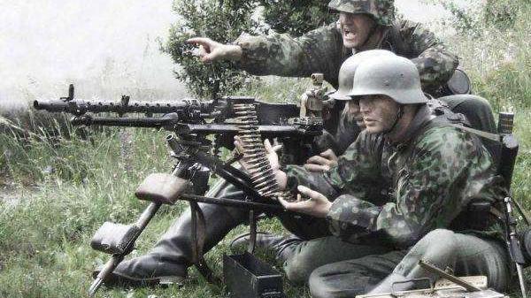 二战最强机枪!德军mg42机枪,只用数秒弹夹枪管同时换,太牛了