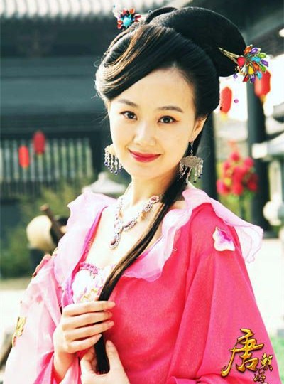 当甜美流朱化身热辣厉雪男 战菁一在低调中又一次让人惊艳