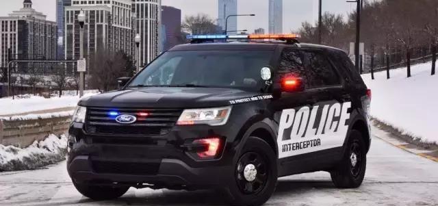 美国警车上演《速度与激情》