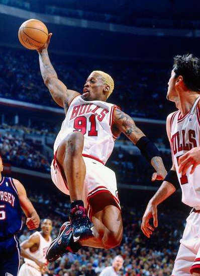 nba单赛季抢1500篮板有多难,罗德曼1次 魔兽0次 唯独他12次