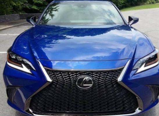 雷克萨斯es蓝色车身,颜值超高,奥迪a4l表示压力很大