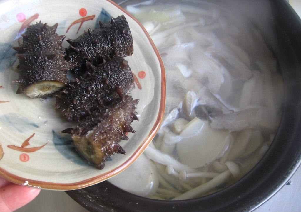 节日期间大鱼大肉后的清肠滋补海参菌菇煲