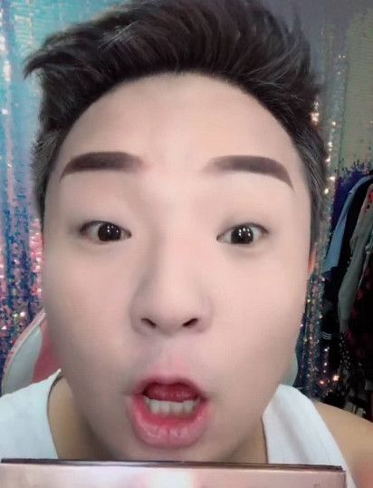 抖音:"百变"邋遢哥,上妆后秒变"萌妹子",女网友都自愧不如