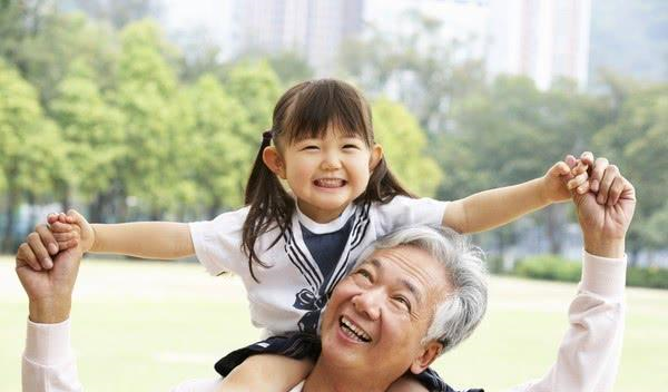 三类老人带出的孩子聪明又独立宝爸宝妈不一定比得了