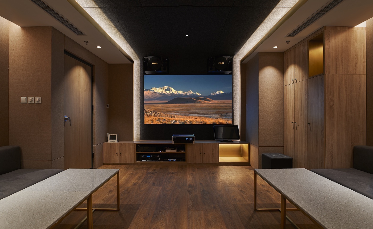 东山是一家现代日本餐厅