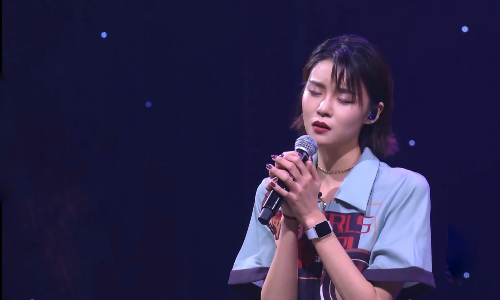 张婉清倾情演唱《秋意浓》 成功晋级全国6强