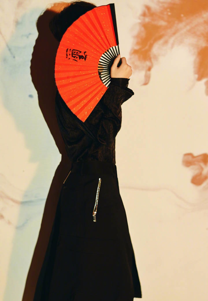 易烊千玺教子有方!千纸鹤们从来都为千玺护航!周冬雨很喜欢!