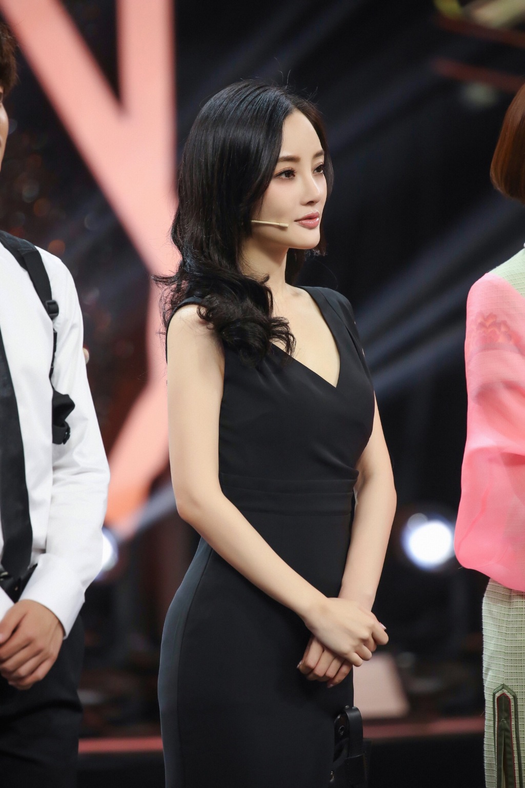 李小璐真帅气!西装革履霸气十足,网友:辣妈变霸道女总裁