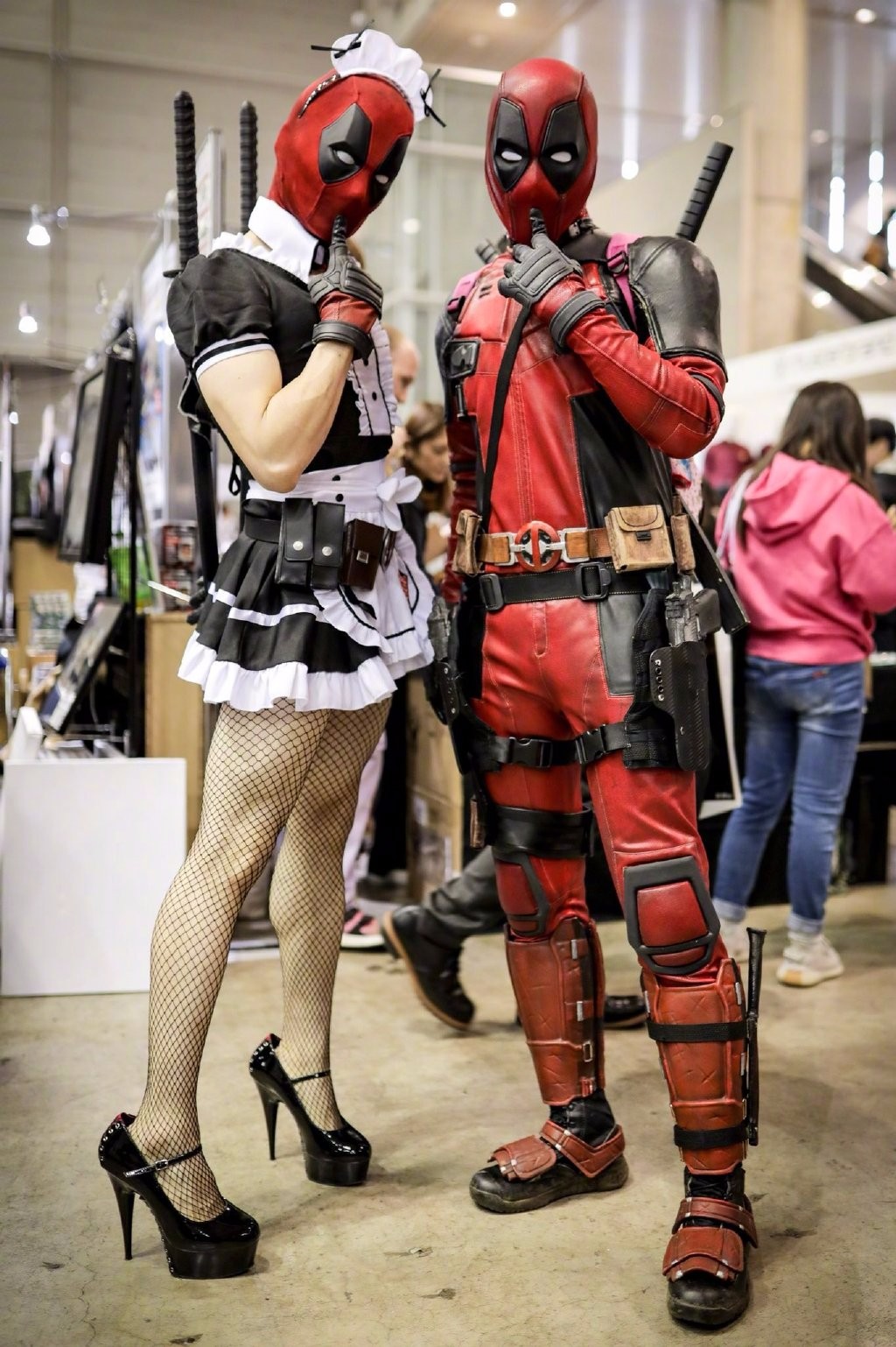 今天东京漫展上cos死侍女仆装高跟鞋