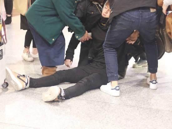 录节目晕倒的七位明星,张艺兴让人心疼,最后一位被网友怀疑作秀