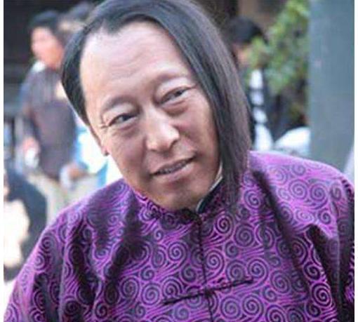 吴京,张艺谋最愧疚的男演员,长相怪诞又显老,张艺谋的坐上宾