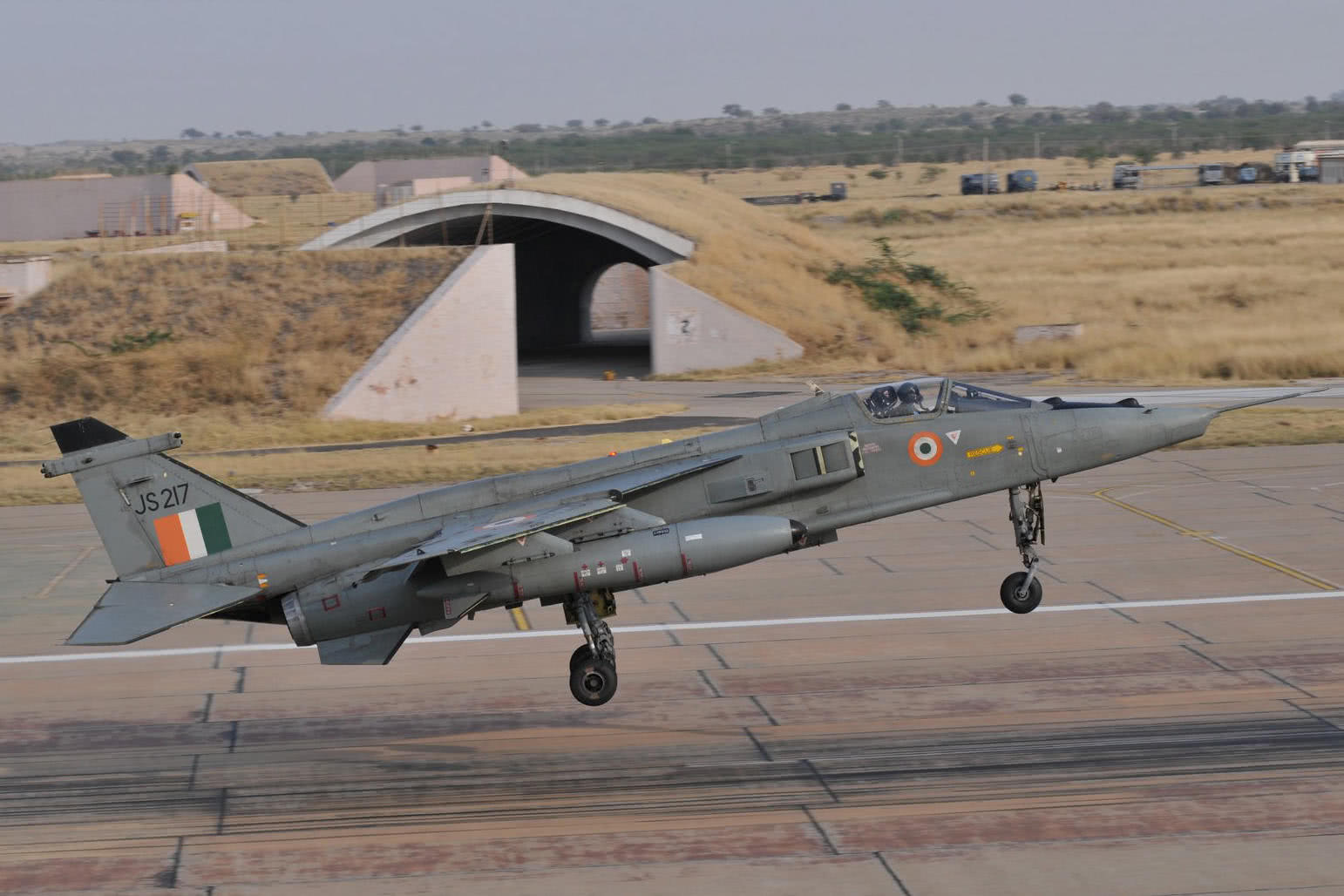 印度在1979从英国进口了40架英,法联合研制的"美洲虎"攻击机,并在随后