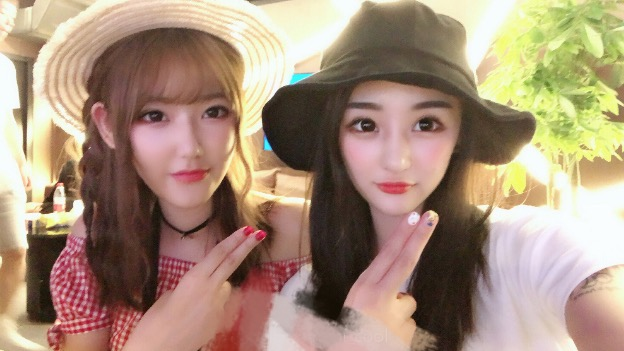 现身rng主场,uzi网红女友晒合照,网友:心疼狗嫂