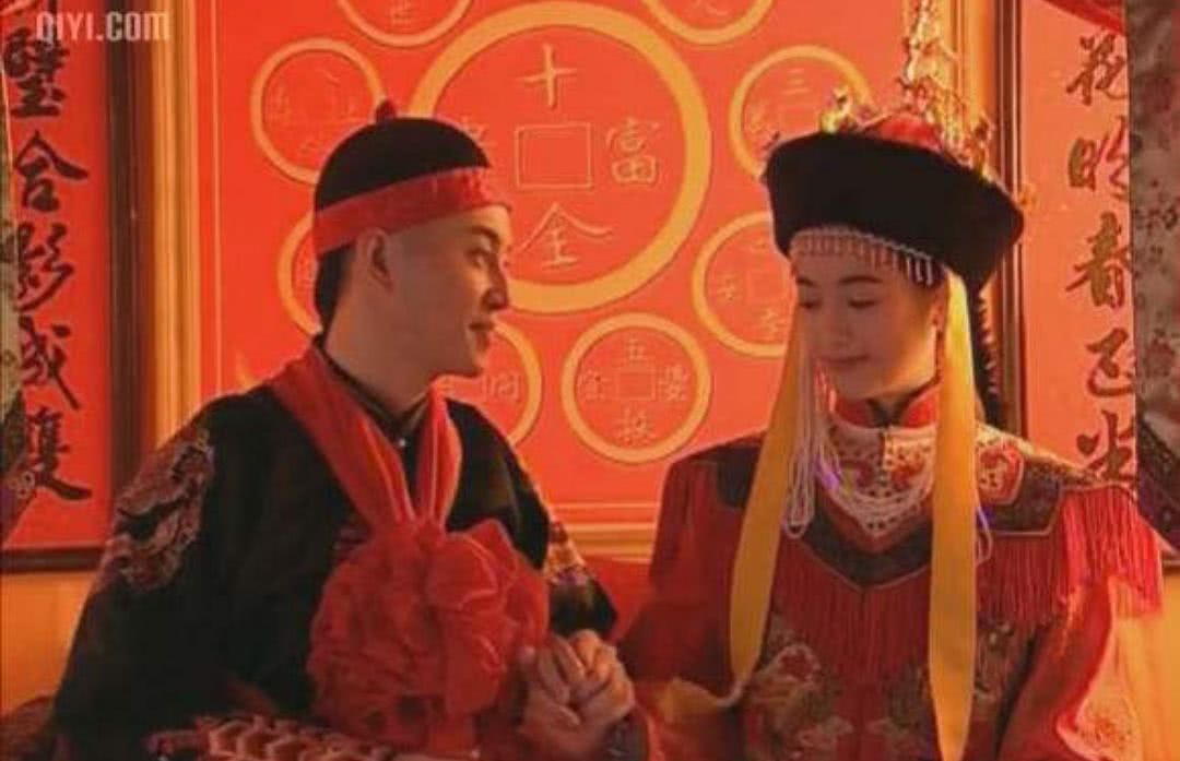 前二十年,因为乾隆与和珅的缘故,大富大贵,朝气蓬勃.