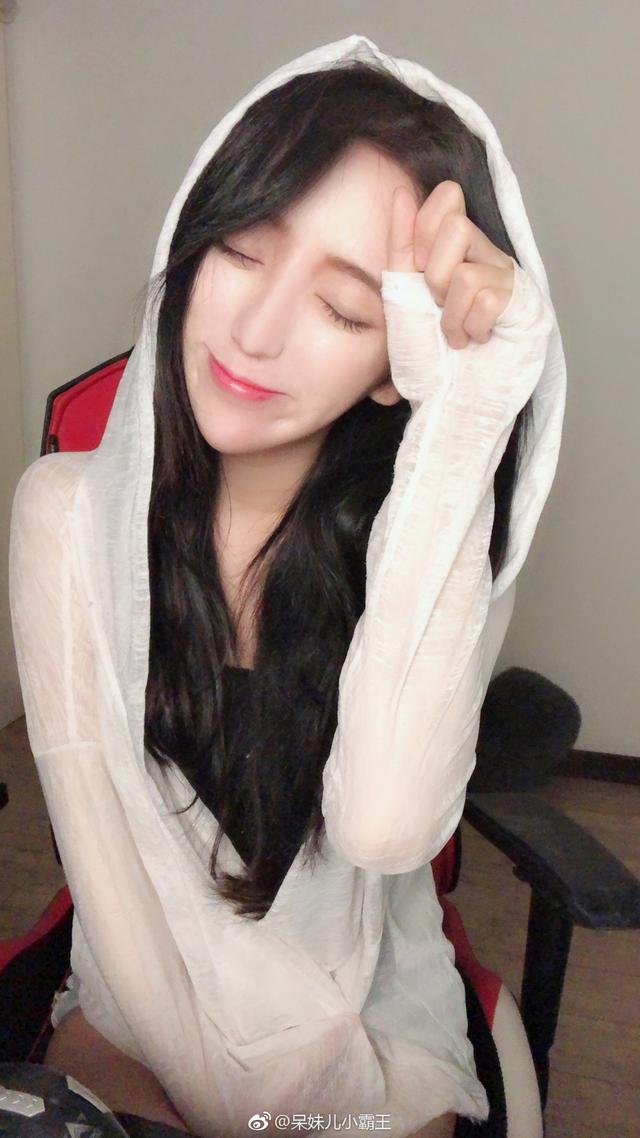 绝地求生:呆妹儿小霸王:"论敌我的吃鸡技术差距怎么这么大!