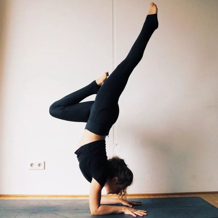 线条到曲线全都有瑜伽对身体的塑造能力你还看不出来吗