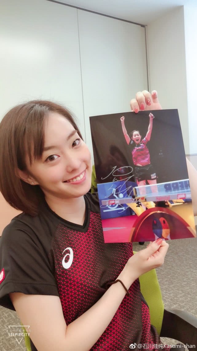 石川佳纯真是萌蠢可爱,比赛中跺脚欲吓飞苍蝇:我真没踩死它