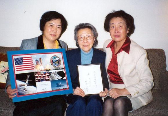 3个儿子都没有保住.幸亏于凤至还有一个女儿张闾瑛.