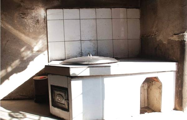 农村污染严重,专家建议停用土灶,农民的两句话,让专家哑口无言