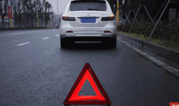 奔驰又双叒失控了!杭州闹市致四死车祸车主:刹