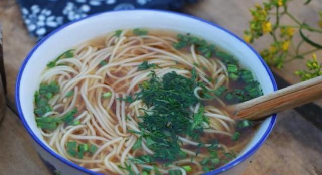 北方早点丰富,可最受欢迎的还是这碗面,营养爽口,百吃不厌!