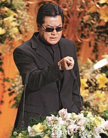 香港影坛枭雄周润发当小弟怒斥郑少秋65岁睡梦中猝死