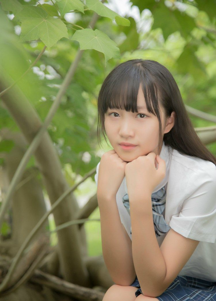 摄影欣赏豆腐般的皮肤精致可爱的校花