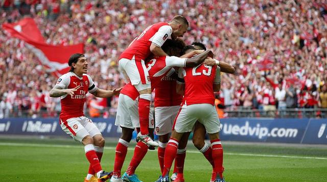 厄齐尔怒摔手套 无视主帅,他也是受害者