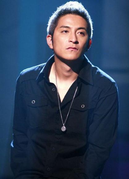 他是快男成名和张杰只差一个字,晒照称换个发色,网友:是换头吧|吉杰