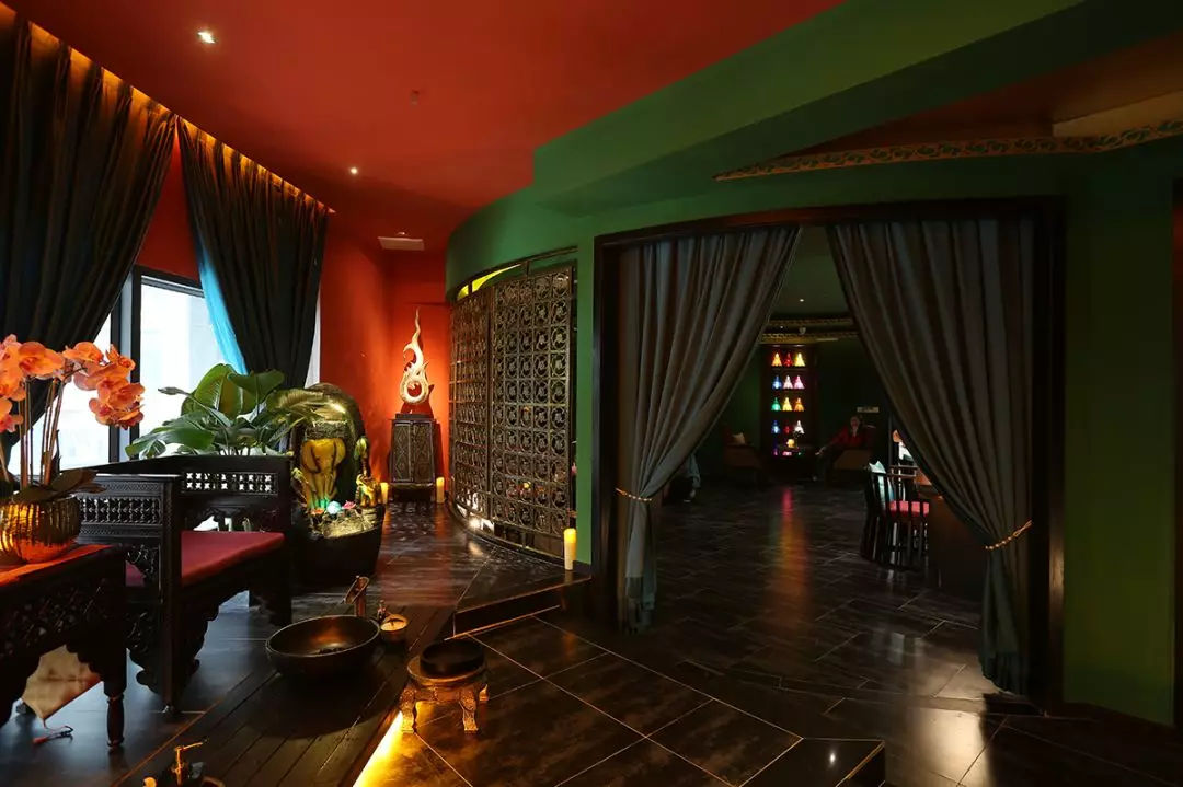 泰国顶级spa馆空降解放碑,纯正泰式古法按摩,技师全是泰国人!