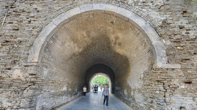 商丘古城 归德府城的南门因拱着"太阳"而得名叫"拱阳门"