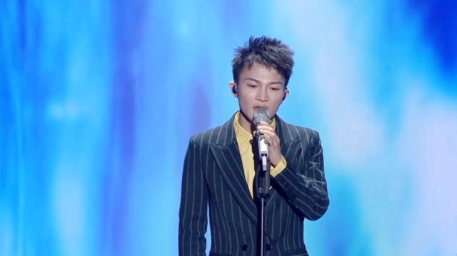 周深独唱《蓝色降落伞》,歌词戳泪点,真是好听到极致了