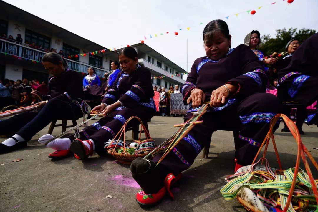 龙胜这个地方织的布，传统织侗布工技艺流传上千年