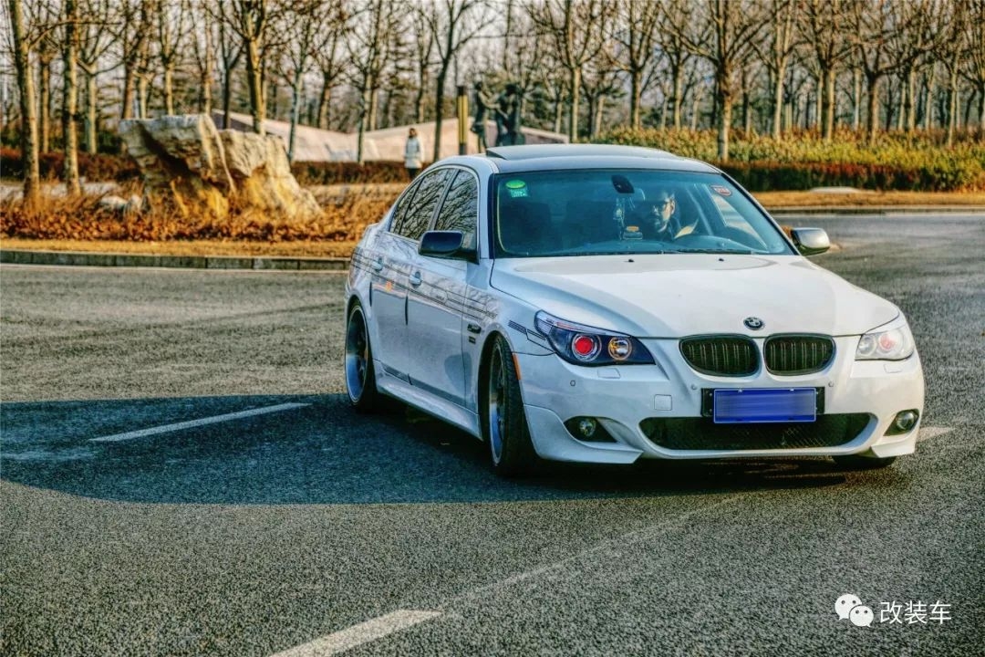 歪果老铁在中国太无聊买了辆宝马530i边修车边改装