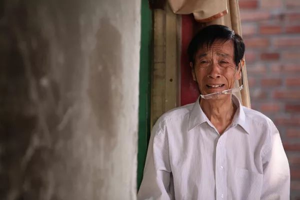 他曾做过20年熨衣工,48岁跑去做群演,被英达挖掘一举成名!