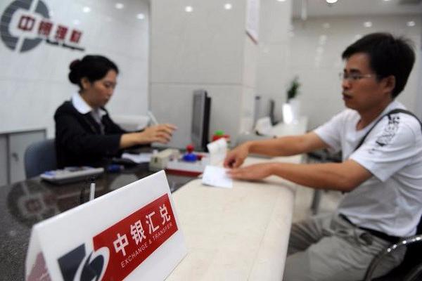 20万现金是买银行理财产品好,还是存定期好?