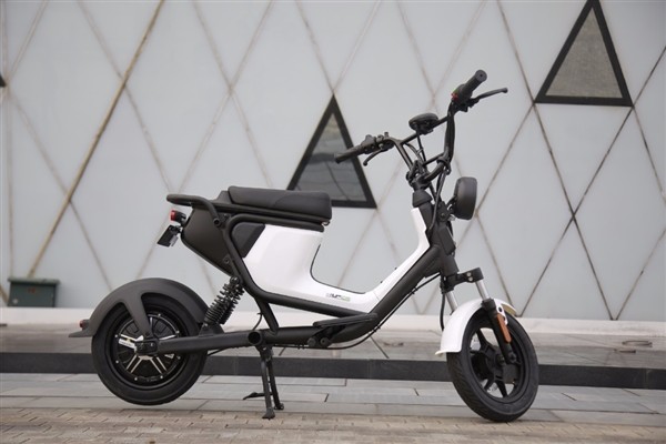 小牛um轻型电动车图赏支持无钥匙启动续航里程达到100公里