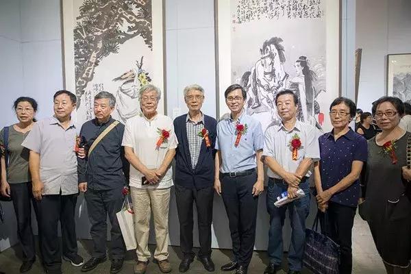 吴长江,陈冬至,杨德树,何家英,杨建国等在展厅