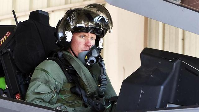 美军王牌飞行员驾苏27丧命?离奇坠机玩神秘,美国人让谣言反噬