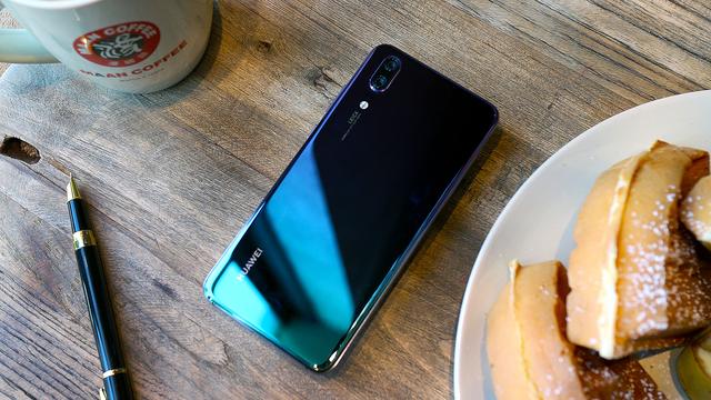 就华为p20的外观来看,你给打多少分呢(10分满)?