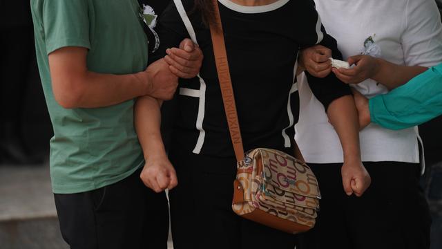 甘肃庆阳坠楼女孩李奕奕:骨灰不能带回家乡,只能洒在河沟里