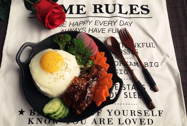 色香味俱全的烧鸡腿饭给最爱的人暖心午餐